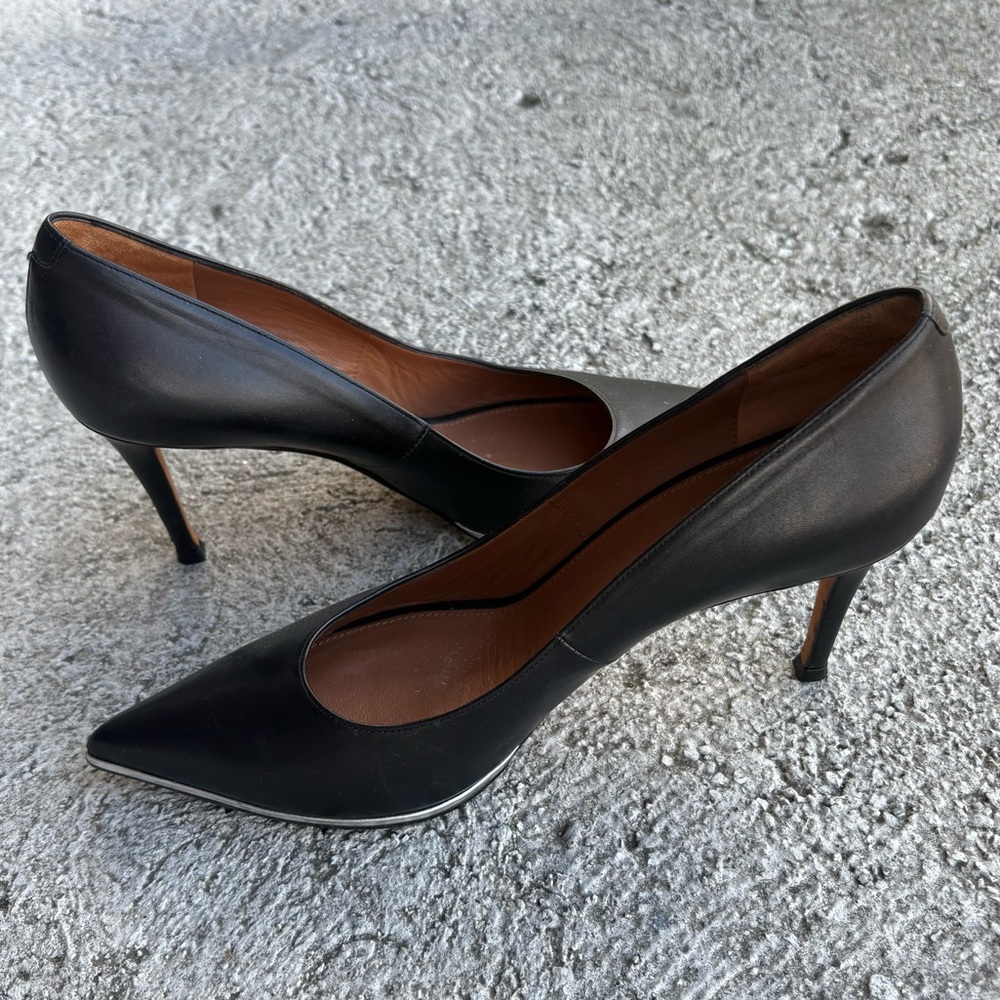 Givenchy Size 38 Black Leather Lia Pointed Toe Pumps